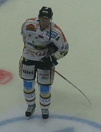 Jari Viuhkola